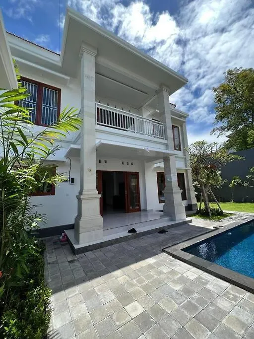 Bridge Villa Seminyak אינדונזיה